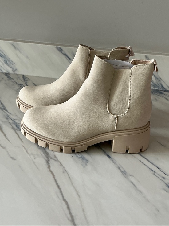 Shoes - Chelsea Lug Boots in Cream - Women